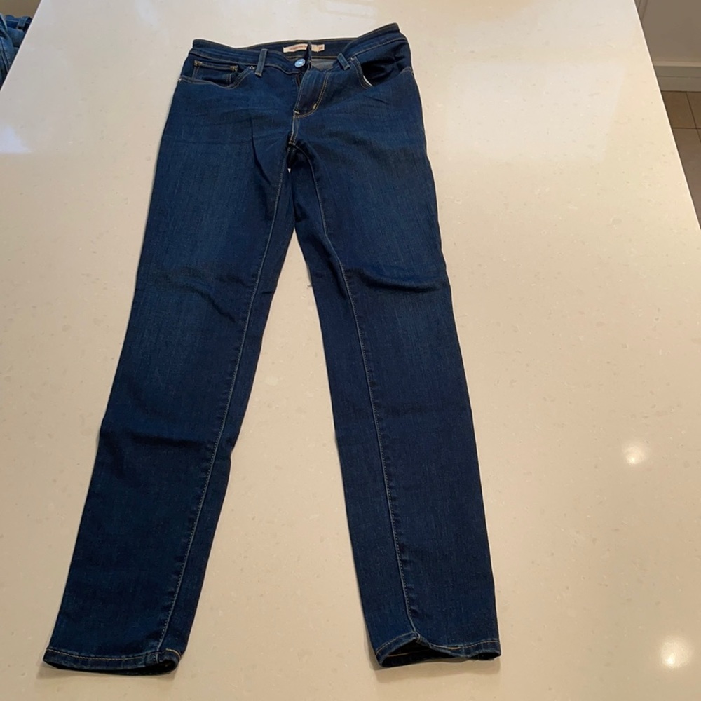 Levi’s 721 High Rise Skinny dark blue wash high rise skinny barely worn.